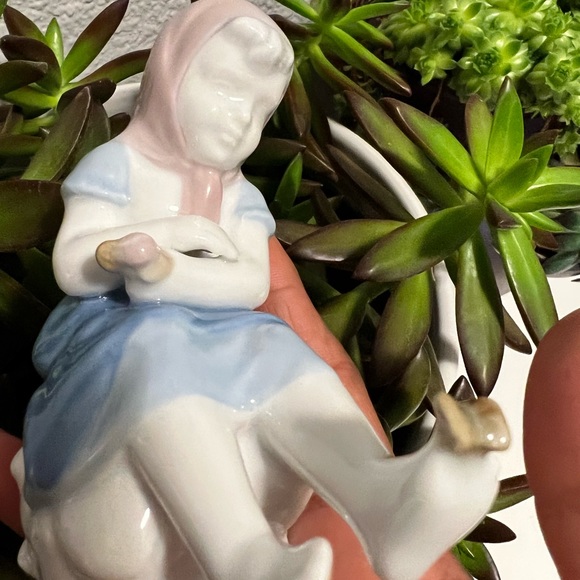 GEROLD PORZELLAN BAVARIA WEST GERMANY GIRL WITH BUTTERFLY FIGURINE - Picture 10 of 12